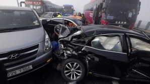 Accident în lanţ cu implicarea a zeci de maşini: Două persoane au murit (FOTO/VIDEO)