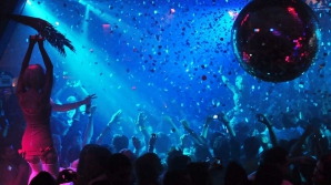 NATO şi URSS "s-au împăcat" la un club de noapte din Chişinău 