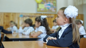 Nu o să-ţi vină să crezi ce se întâmplă într-o şcoală! De cine este înlocuit un elev la ore