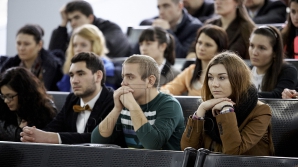 Oferte tentante: Unii studenţi şi elevi moldoveni pot obţine burse de până la 25.000 de euro