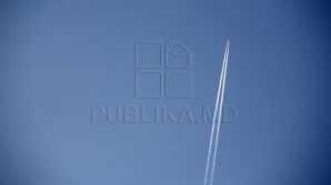 Momente dramatice la un spectacol aviatic. O MANEVRĂ PERICULOASĂ se putea termina tragic (VIDEO)