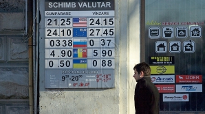 După o cotaţie record, moneda europeană și dolarul american scad din valoare