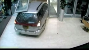 ACCIDENT BIZAR în Shanghai. Un bărbat a intrat cu maşina în consulatul Statelor Unite ale Americii