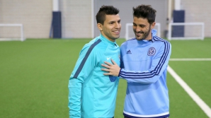 David Villa a plecat la Manchester pentru a se duela faţă în faţă cu un jucător de la City