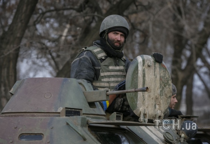 Viaţa pe front. Ce fac în timpul liber soldaţii ucraineni din regiunea Donbas (FOTOREPORT)