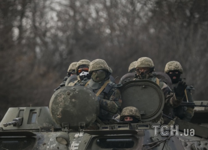 Viaţa pe front. Ce fac în timpul liber soldaţii ucraineni din regiunea Donbas (FOTOREPORT)