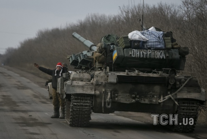 Viaţa pe front. Ce fac în timpul liber soldaţii ucraineni din regiunea Donbas (FOTOREPORT)