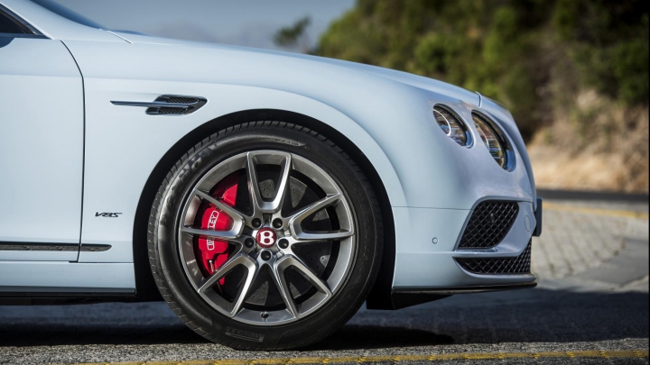 Bentley Continental GT şi Flying Spur au primit facelift-uri modernizate (FOTO)