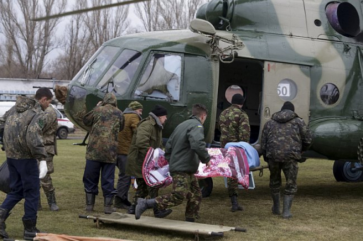 Blindate distruse, zeci de răniţi şi oraşe ruinate. FOTOREPORT din estul Ucrainei