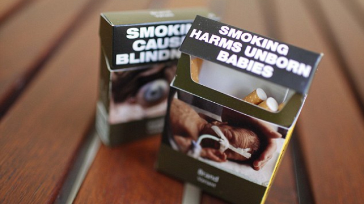 Revista presei, despre prima ţară din UE care a introdus pachete de țigări neutre