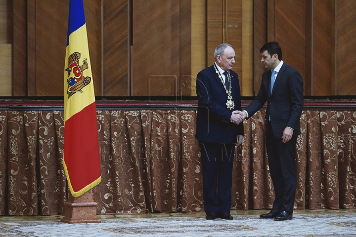 Noul Guvern şi-a depus jurământul în faţa preşedintelui ţării. FOTOREPORT