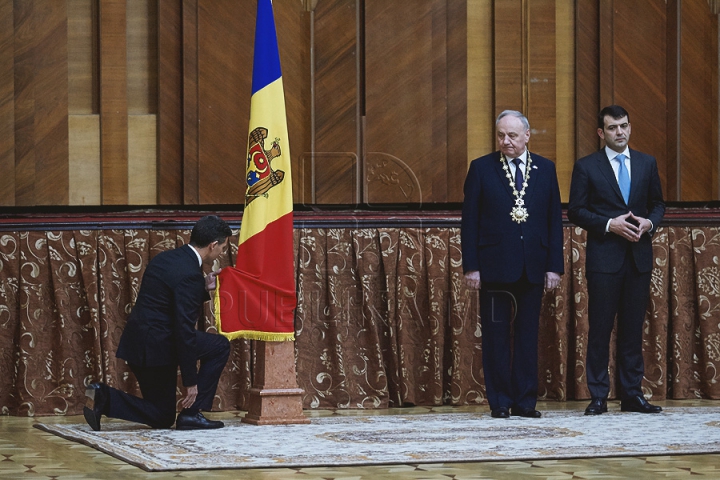 Noul Guvern şi-a depus jurământul în faţa preşedintelui ţării. FOTOREPORT