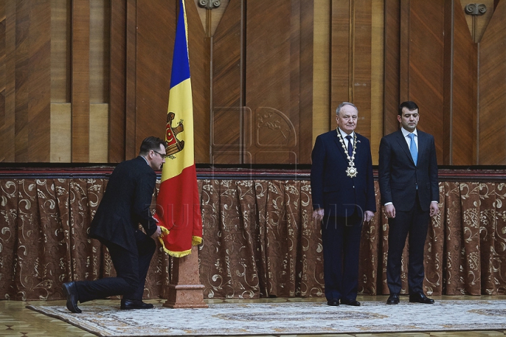 Noul Guvern şi-a depus jurământul în faţa preşedintelui ţării. FOTOREPORT