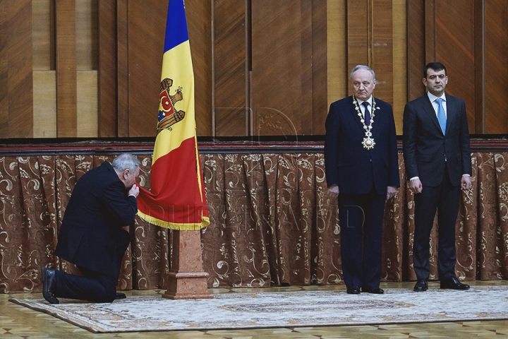 Noul Guvern şi-a depus jurământul în faţa preşedintelui ţării. FOTOREPORT