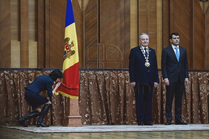 Noul Guvern şi-a depus jurământul în faţa preşedintelui ţării. FOTOREPORT