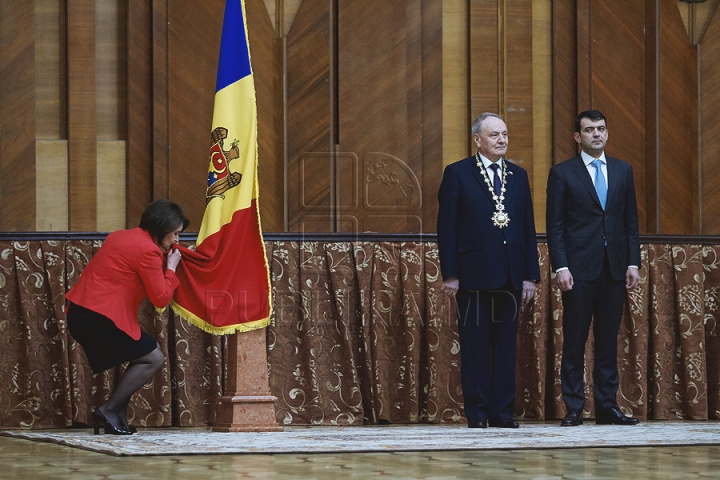 Noul Guvern şi-a depus jurământul în faţa preşedintelui ţării. FOTOREPORT