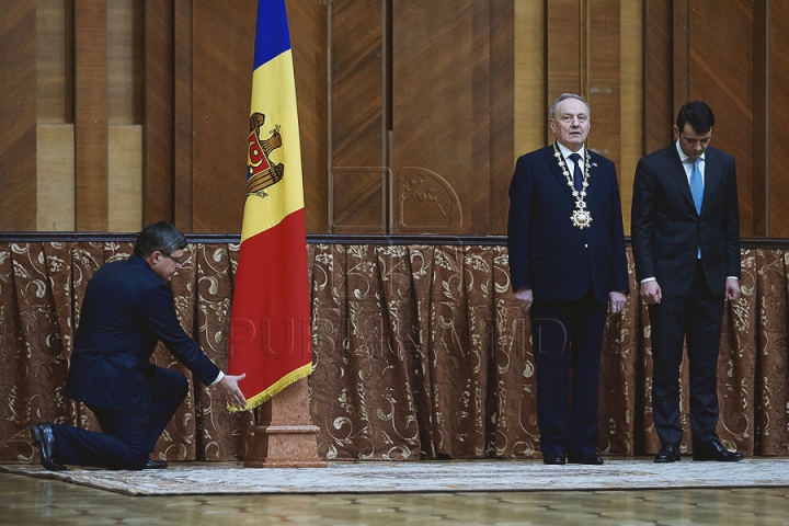 Noul Guvern şi-a depus jurământul în faţa preşedintelui ţării. FOTOREPORT