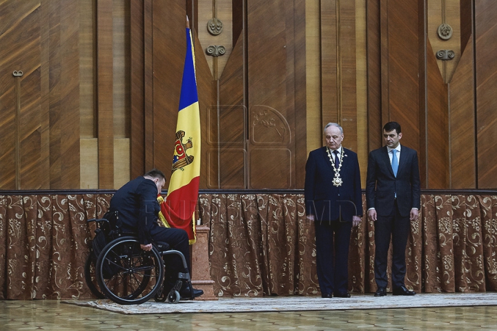 Noul Guvern şi-a depus jurământul în faţa preşedintelui ţării. FOTOREPORT