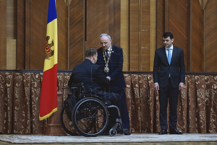 Noul Guvern şi-a depus jurământul în faţa preşedintelui ţării. FOTOREPORT