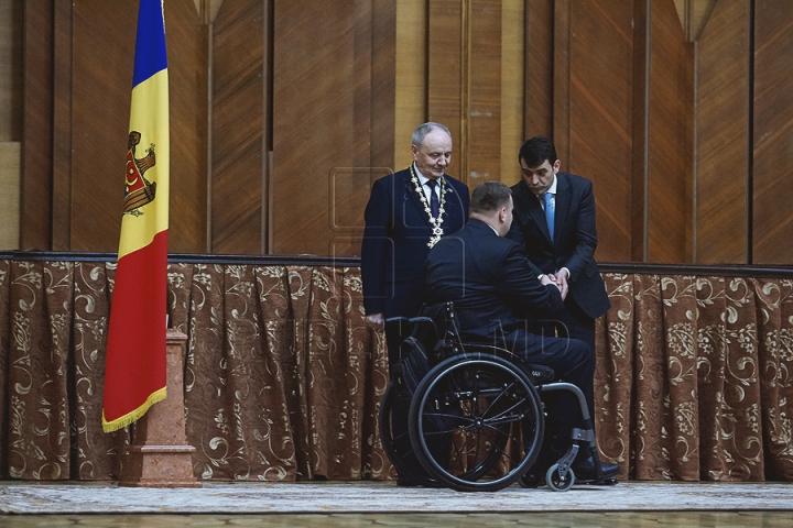 Noul Guvern şi-a depus jurământul în faţa preşedintelui ţării. FOTOREPORT