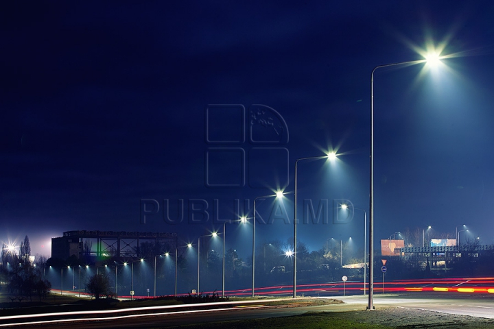 Cum arată noaptea drumul ce leagă Aeroportul de Porţile Oraşului Chişinău (FOTOGRAFII UIMITOARE)