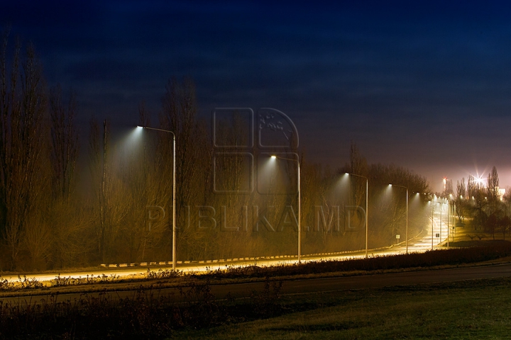 Cum arată noaptea drumul ce leagă Aeroportul de Porţile Oraşului Chişinău (FOTOGRAFII UIMITOARE)