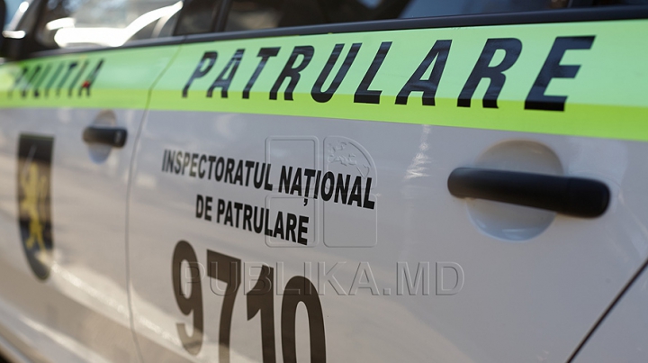 Un şofer din Drochia a fost escortat imediat la Inspectorat pentru explicaţii. Ce transporta în camionetă 