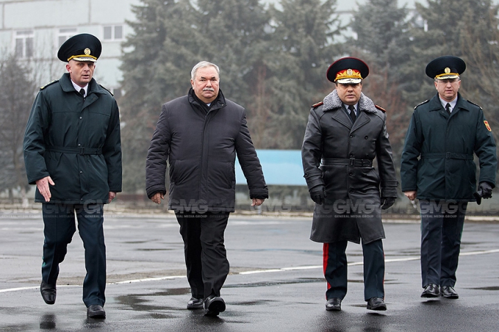 Peste 200 de tineri ostaşi au jurat credinţă Patriei (GALERIE FOTO)