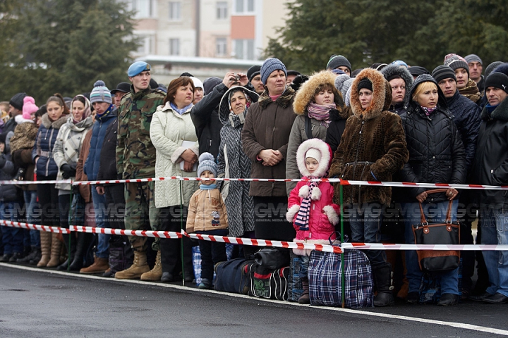 Peste 200 de tineri ostaşi au jurat credinţă Patriei (GALERIE FOTO)