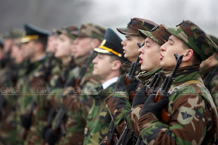 Peste 200 de tineri ostaşi au jurat credinţă Patriei (GALERIE FOTO)