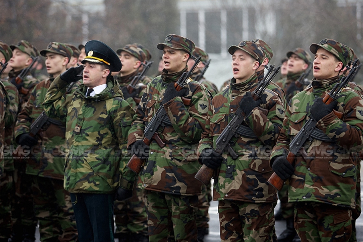 Peste 200 de tineri ostaşi au jurat credinţă Patriei (GALERIE FOTO)