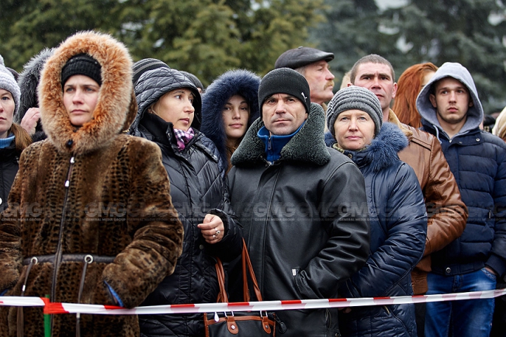 Peste 200 de tineri ostaşi au jurat credinţă Patriei (GALERIE FOTO)