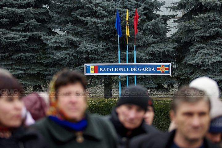 Peste 200 de tineri ostaşi au jurat credinţă Patriei (GALERIE FOTO)