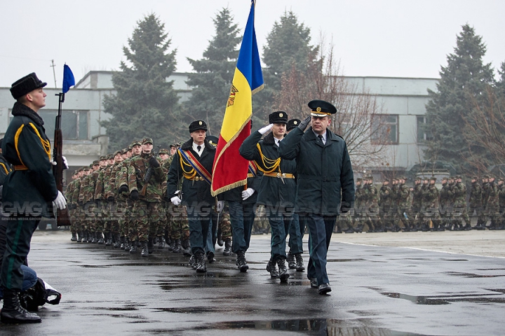 Peste 200 de tineri ostaşi au jurat credinţă Patriei (GALERIE FOTO)