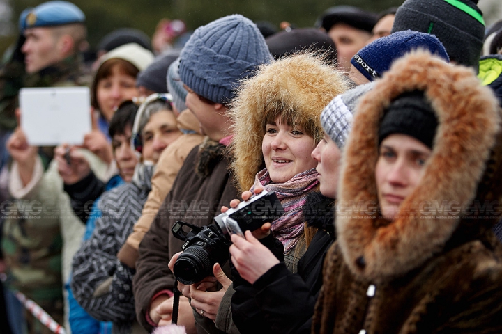 Peste 200 de tineri ostaşi au jurat credinţă Patriei (GALERIE FOTO)