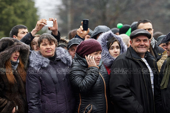 Peste 200 de tineri ostaşi au jurat credinţă Patriei (GALERIE FOTO)