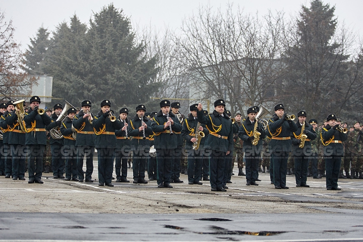 Peste 200 de tineri ostaşi au jurat credinţă Patriei (GALERIE FOTO)