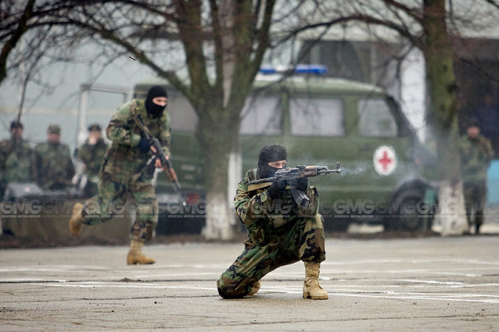 Peste 200 de tineri ostaşi au jurat credinţă Patriei (GALERIE FOTO)