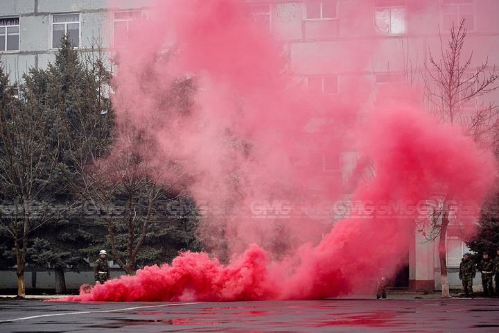 Peste 200 de tineri ostaşi au jurat credinţă Patriei (GALERIE FOTO)