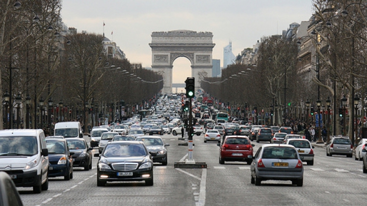 Măsuri fără precedent la Paris! Maşinile mai vechi de 20 de ani vor fi interzise