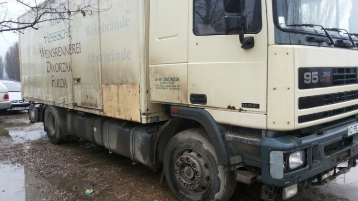 Un şofer a rămas fără camion după ce vameşii au văzut ce aducea din regiunea transnistreană