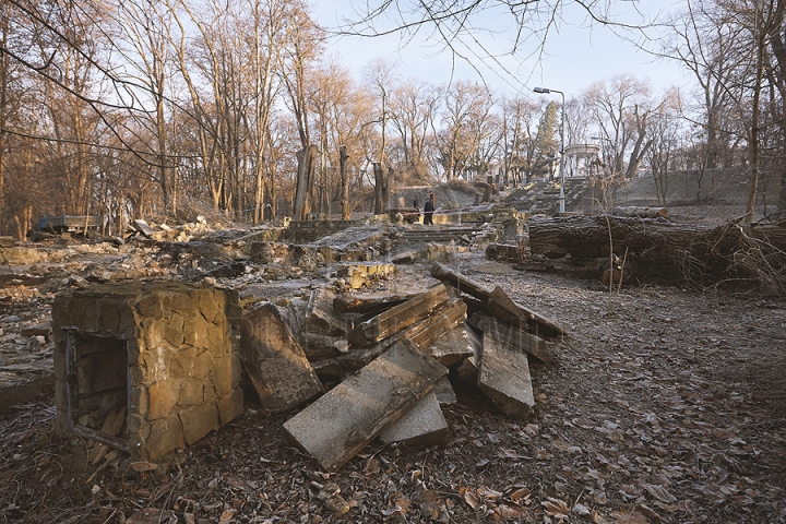 Va renaşte ca Pasărea Phoenix! Cum este restaurată Scara Cascadelor din Chişinău (FOTOREPORT)