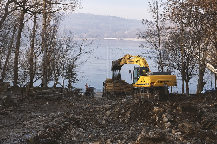 Va renaşte ca Pasărea Phoenix! Cum este restaurată Scara Cascadelor din Chişinău (FOTOREPORT)