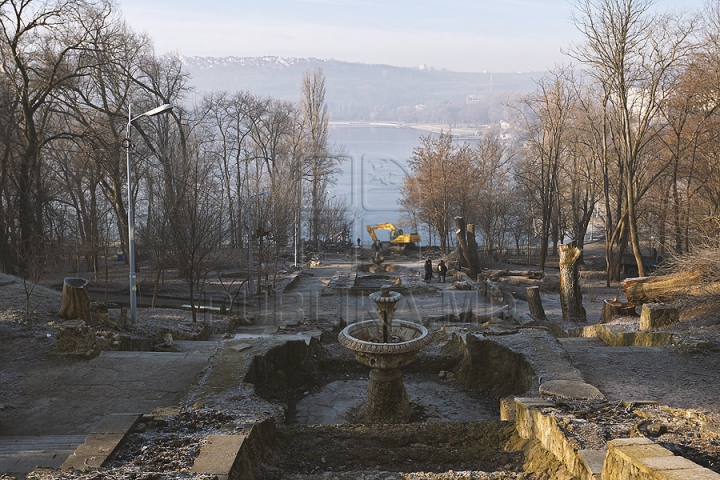 Va renaşte ca Pasărea Phoenix! Cum este restaurată Scara Cascadelor din Chişinău (FOTOREPORT)