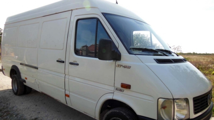 Reţinuţi de oamenii legii. Cum au încercat doi moldoveni să-şi facă un ban în plus (FOTO)