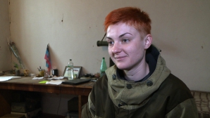 Bărbaţii execută întocmai ordinele ei. Cine este femeia care conduce un batalion al rebelilor proruși