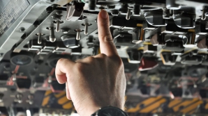 Descoperire NEAȘTEPTATĂ! Originea copilotului suspectat de prăbuşirea avionului Germanwings