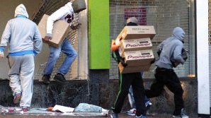 FURT în 60 de secunde. Un magazin de electrocasnice din Buiucani, PRADA hoţilor (VIDEO)