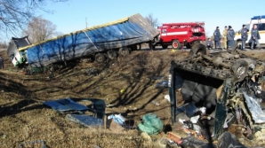 Accident GRAV pe traseul Kiev-Harkov: Cel puțin șapte oameni au murit (FOTO/VIDEO)