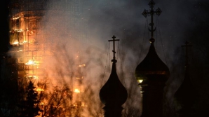 Incendiu în Rusia! Clopotniţa unei mănăstiri din centrul capitalei a luat foc